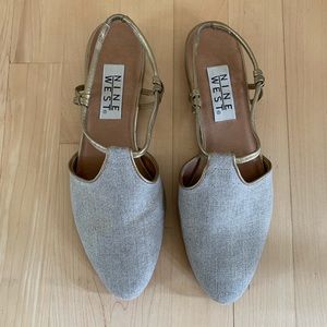 Nine West gold closed toe sandal sz 9